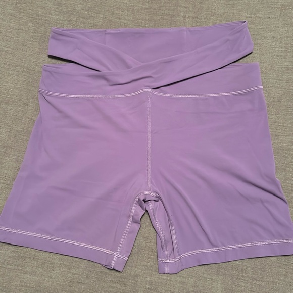 LULULEMON Align Cut-Out High-Rise Short 6" *Dark Lavender* - Picture 5 of 8